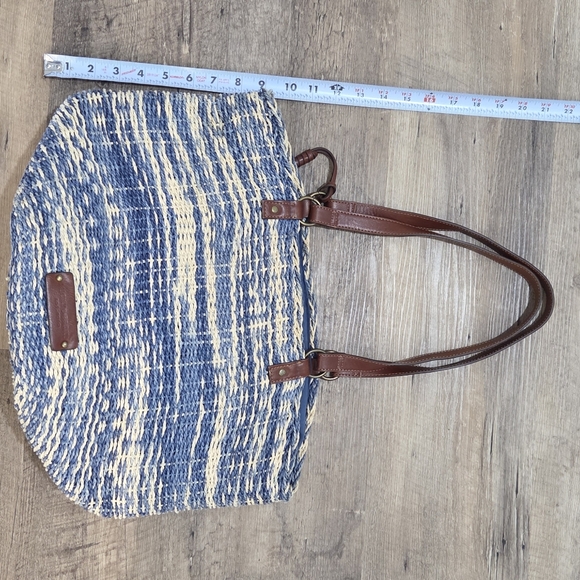 Lucky Brand Woven Straw Shoulder Bag with charm Magnetic closure Tote